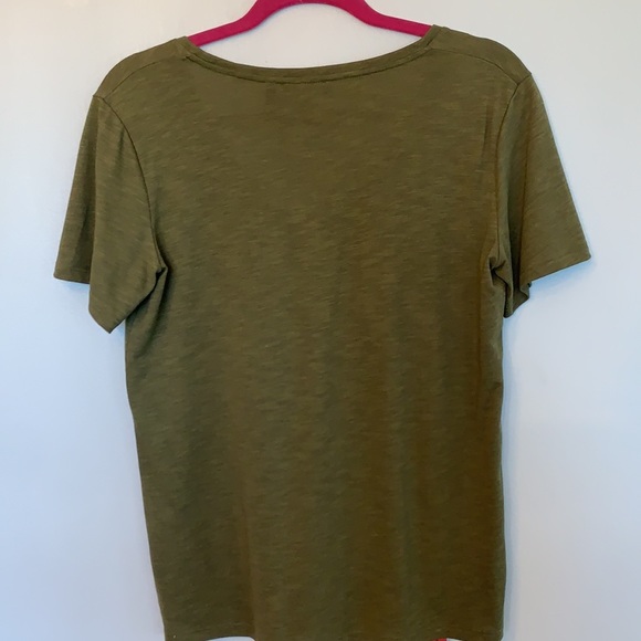 💕HP💕Theory women’s green v-neck T-shirt - Picture 4 of 8
